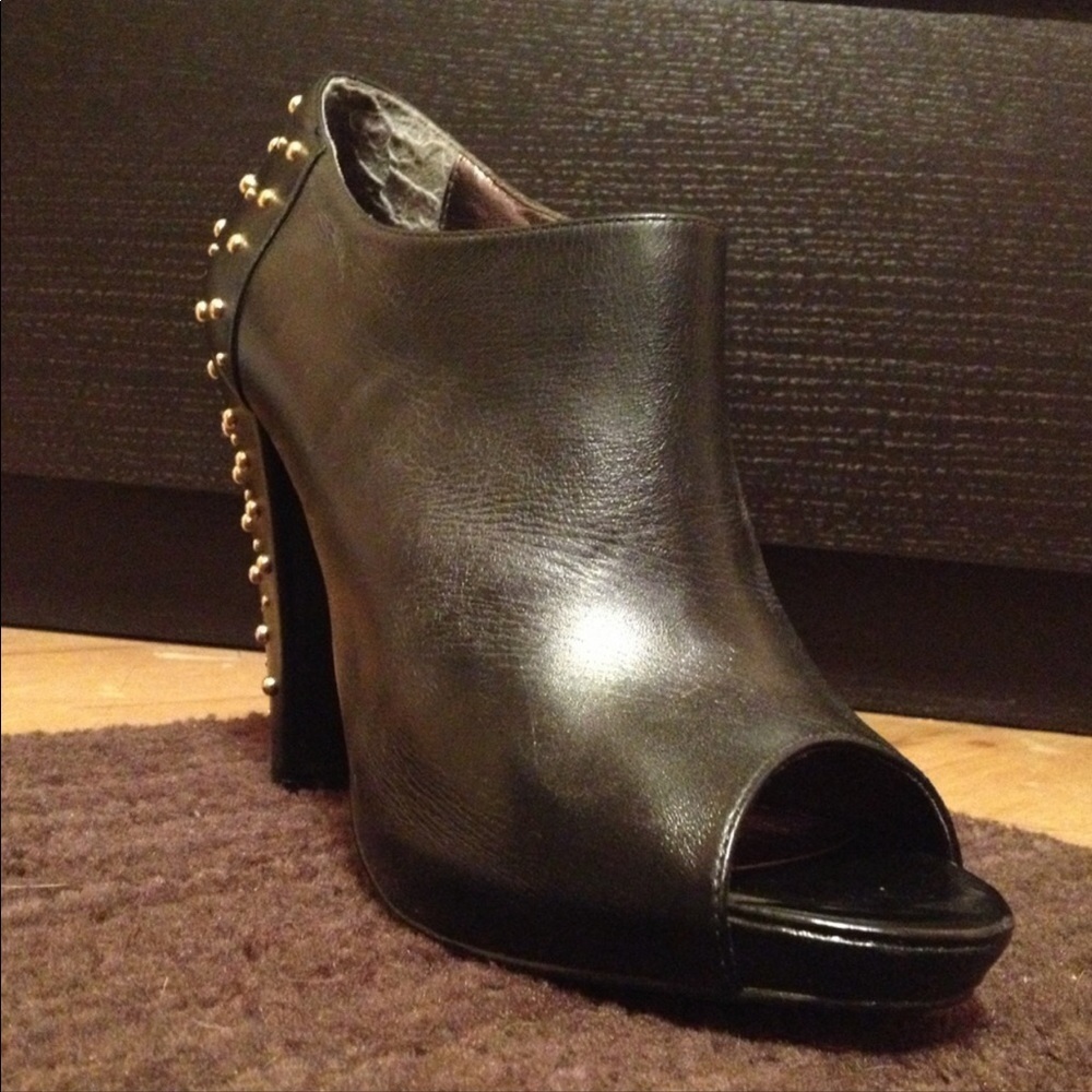 STEVE MADDEN Studded heel peep toe platform  booties EUC wore once or twice